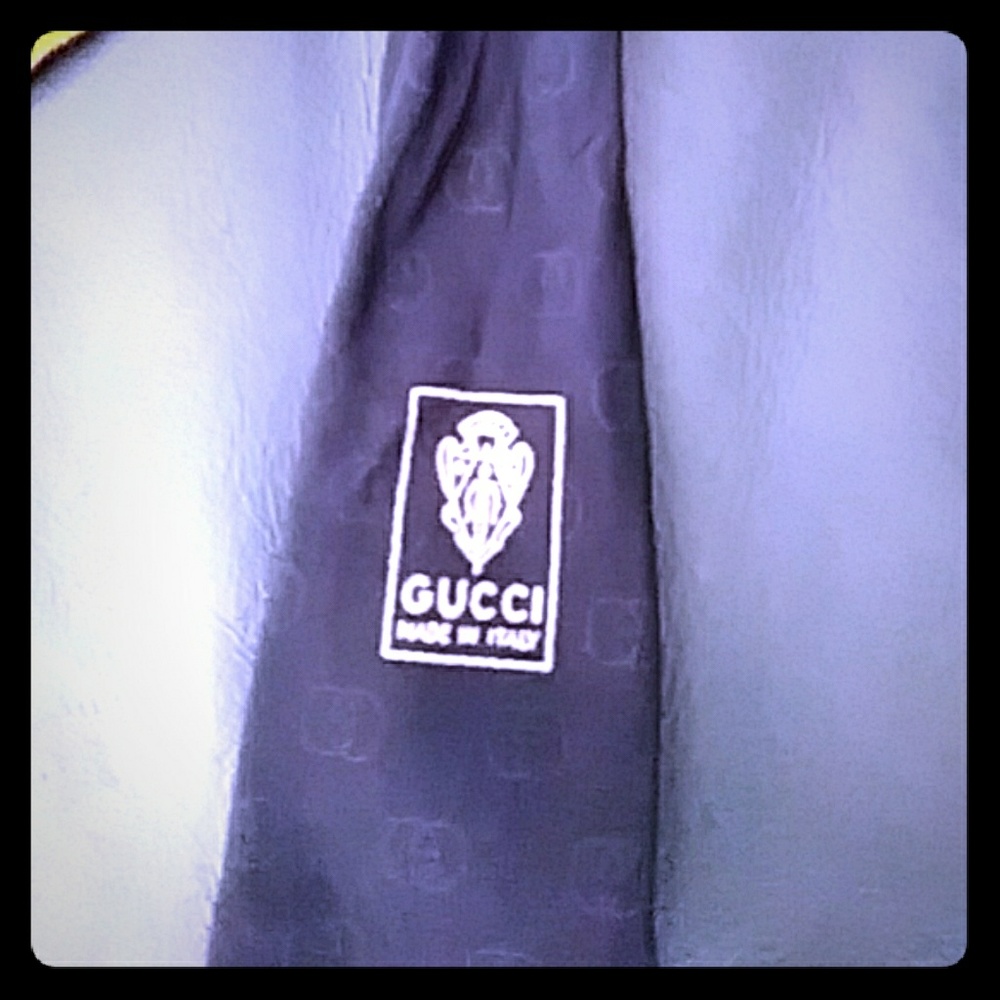 I am selling a original gucci tie has to go quick